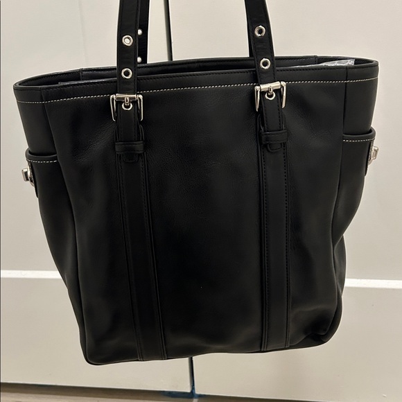 Coach (EUC) Hamptons Black Leather Tote Bag - Picture 9 of 13